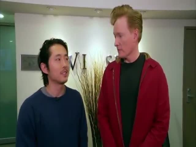 Actor Steven Yeun (The Walking Dead) & Conan Visit a Korean Spa 