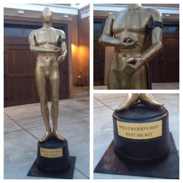 A Controversial Cocaine Snorting Oscar Statue in Hollywood
