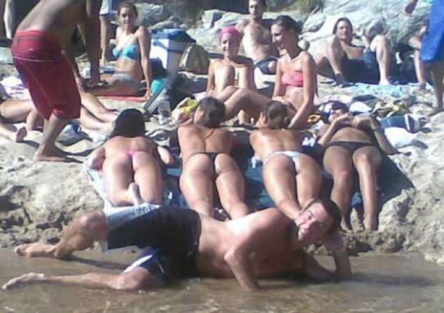 Weird Beachgoers That Will Totally Ruin Your Beach Day