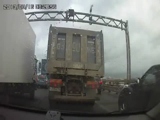 When Idiots Meet on the Road  (VIDEO)