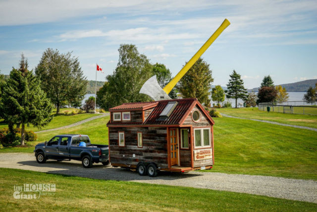 A Mobile Home Transformation That Is Too Cool for Words