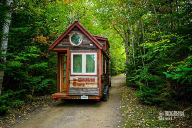 A Mobile Home Transformation That Is Too Cool for Words