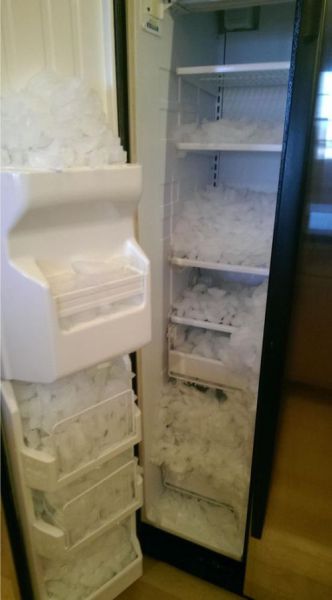 This Ice Maker Takes It’s Job Really Seriously