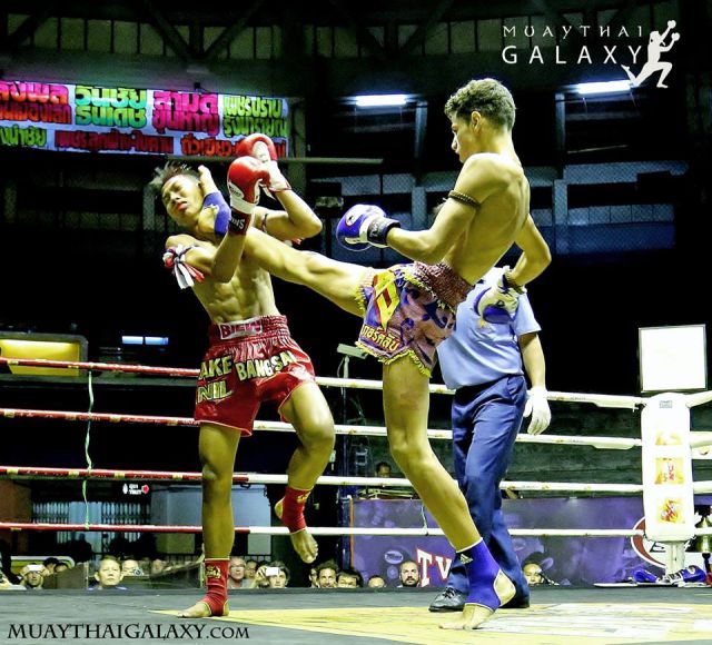 Terrible front kick sends muay thai fighter to Hell !