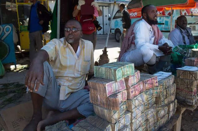 In Somaliland You Can Exchange Your Currency on the Streets