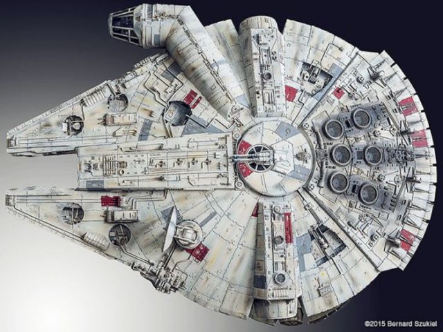 An Impressively Detailed Star Wars Millennium Falcon Replica (45 pics