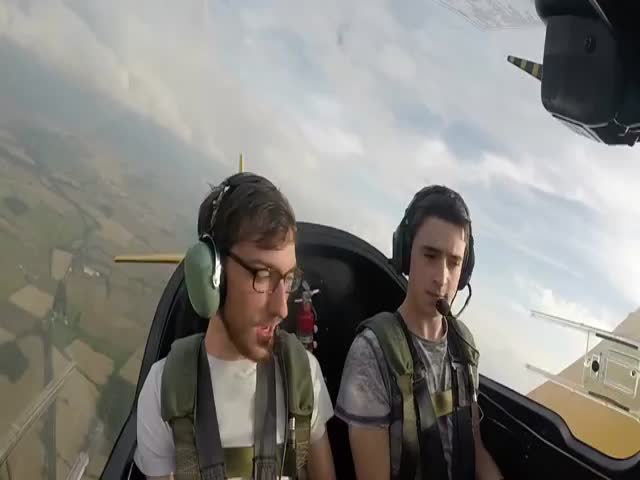 Pilot Scares His Friends Doing Crazy Acrobatic Stunts  (VIDEO)
