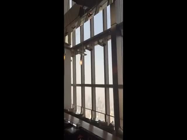 Window Cleaners Get a Terrifying Swing Ride on the 91st Floor Because of Crazy Winds 