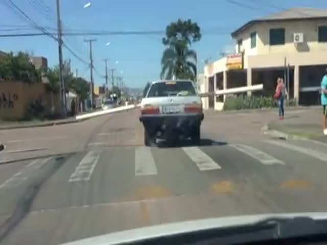 Brazilian Driver Clearly Doesn't Give a F*ck!  (VIDEO)