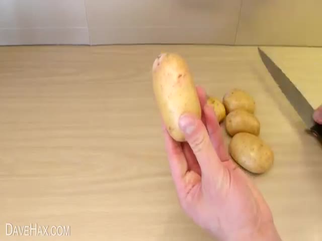 How to Peel a Potato in 2 Seconds  (VIDEO)