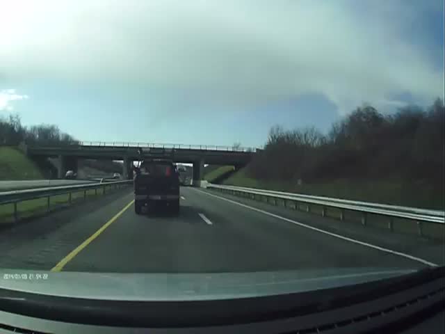 Road Raging Camaro Driver Causes a Big Accident  (VIDEO)