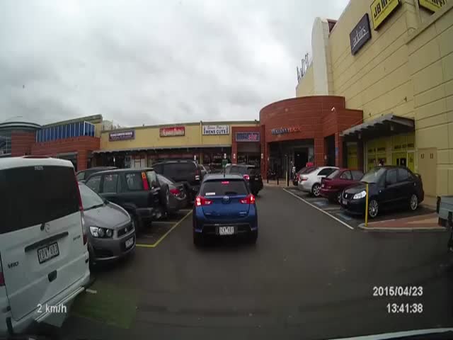 One of the Worst Parking Attempts Ever  (VIDEO)