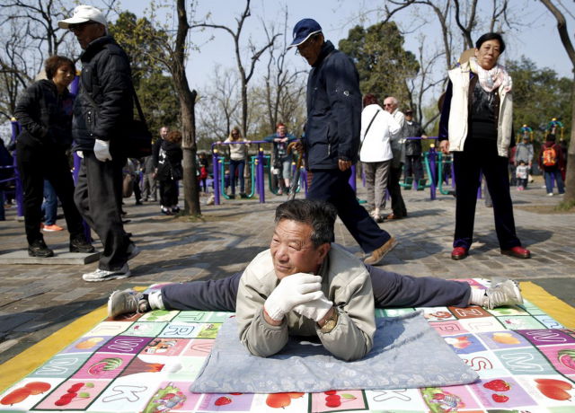 Candid Pics Capture A Normal Day in China