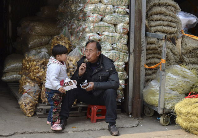 Candid Pics Capture A Normal Day in China