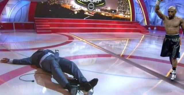 Shaq’s Embarrassing Live TV Stage Dive Is the Funniest New Meme Online