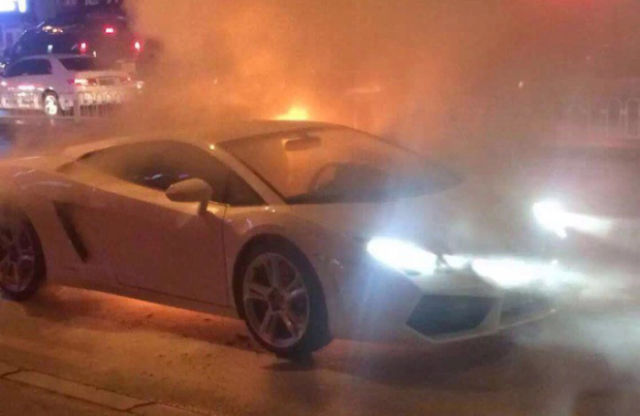 Luxury Lamborghini Spontaneously Goes Up in a Ball of Flames