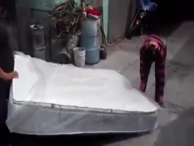 Dude Finds out a Shocking Fact about His Mattress  (VIDEO)