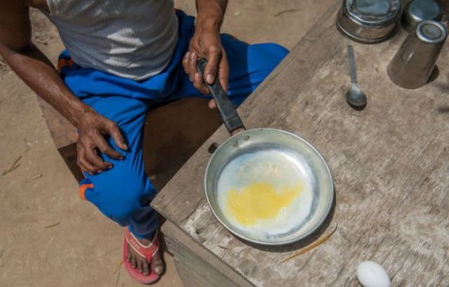 The Indian Sun Is So Hot You Can Cook an Egg Outside