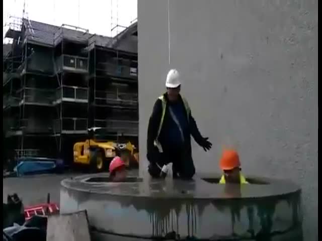 This Is What Construction Workers Do During Their Breaks