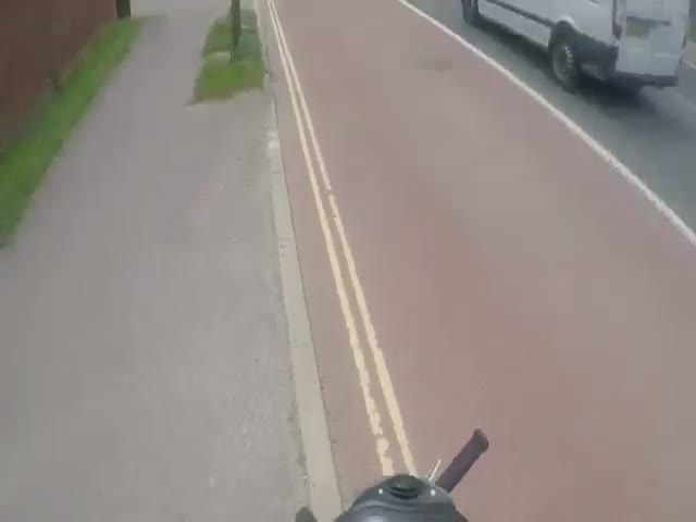 Rude Cyclist Cuts into Traffic and Gets Instant Payback for Flipping off Motorist  (VIDEO)