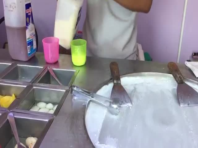 How to Make Cooked Ice Cream  (VIDEO)