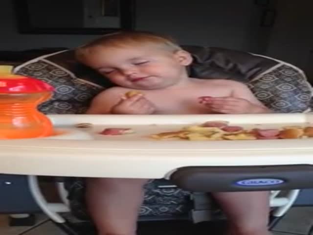 Adorable Baby Passes Out While Eating  (VIDEO)