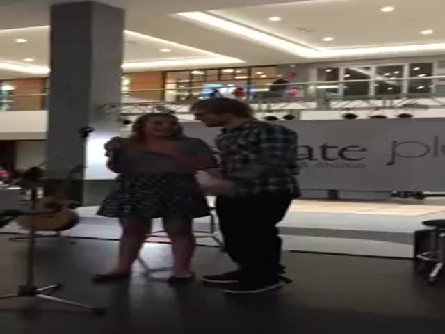 Ed Sheeran Surprises a Fan in the Mall by Joining Her in Song  (VIDEO)