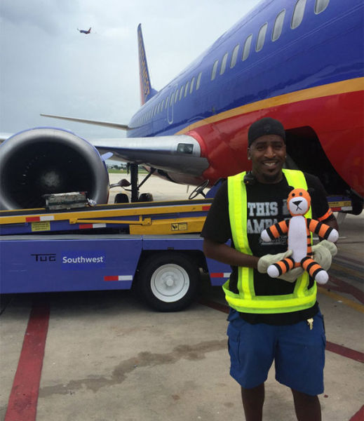 Airport Staff Treat Kids Lost Toy to an Epic Sightseeing Tour