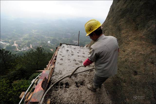 Building a Mountain Road in China Is Quite a Dangerous Business