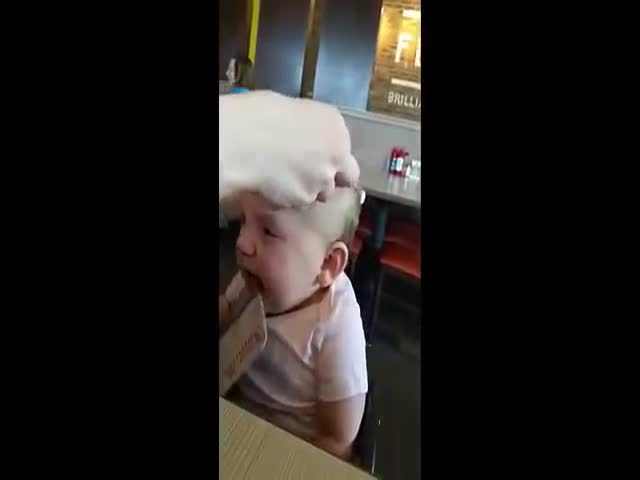 Adorable Baby’s Priceless Reaction to Wearing Glasses