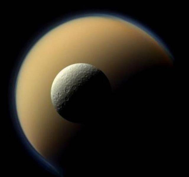 Spectacular Pics from NASA’s Cassini Spacecraft Show an Amazing View of Space