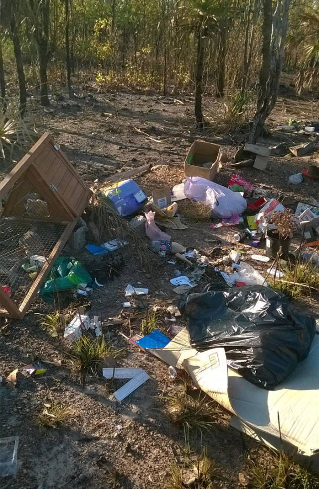 Illegal Trash Dumper Overlooks One Detail That Makes His Plan Backfire Completely