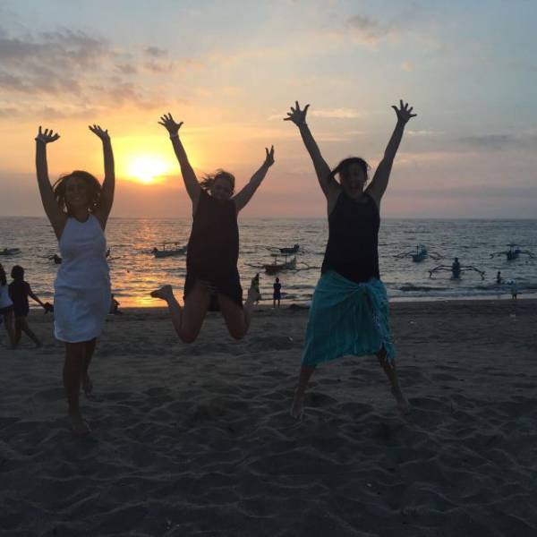 Stranded Bali Tourists Make the Most of Being Stuck in Paradise