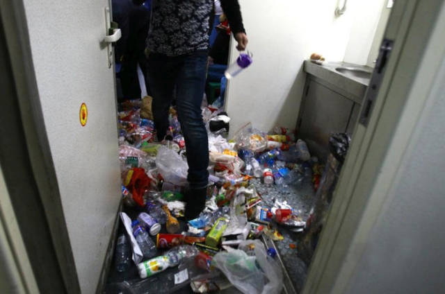 Trains Become Giant Trash Receptacles During the Chinese New Year Rush