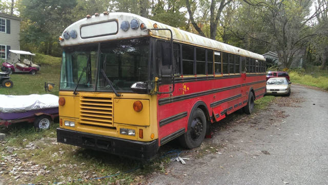 College Grads Transform an Ordinary School Bus into an Awesome Motor Home