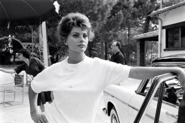 Sophie Loren Is the Epitome of Old-world Glamour in Vintage Snaps
