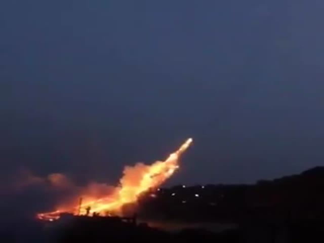 A Firework That Forms a Fiery Ladder in the Sky