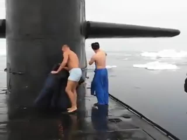 Russians Take A Dip In The Arctic Off A Nuclear Submarine