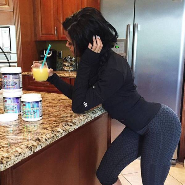 47 Girls Look Yummier In Yoga Pants 47 Girls Look Yummier In Yoga Pants