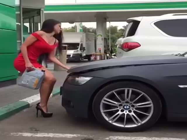 This Sexy Girl Clearly Knows Nothing about Cars