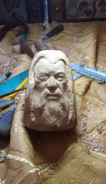 “The Lord of the Rings” Fans Will Love This Gandalf Inspired Smoking Pipe