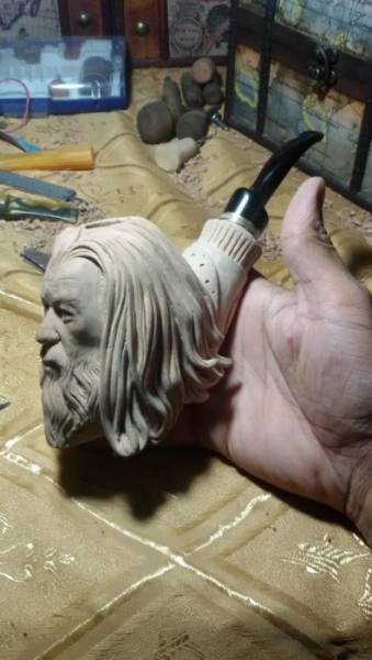 “The Lord of the Rings” Fans Will Love This Gandalf Inspired Smoking Pipe