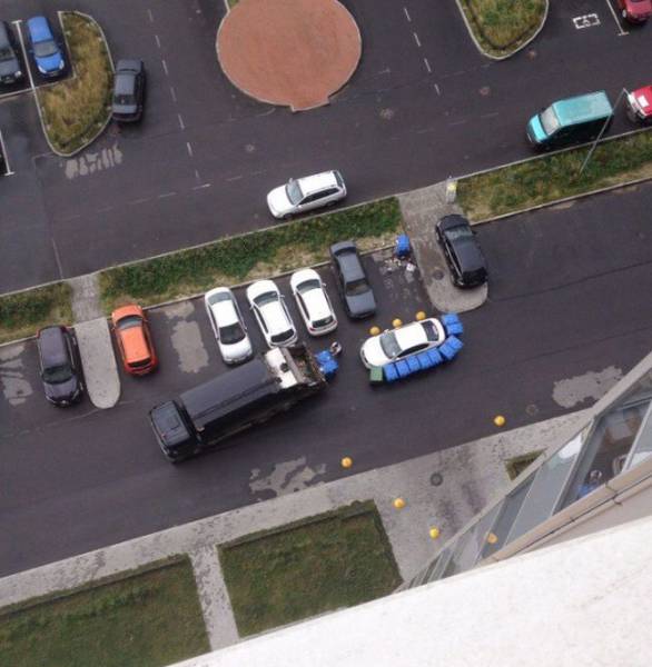 This Dude Gets Taught a Lesson by the Locals when He Parks Like a Moron This Dude Gets Taught a Lesson by the Locals when He Parks Like a Moron