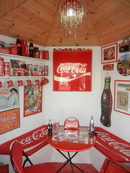 Woman Turns Her House into a Shrine for Coca-Cola Woman Turns Her House into a Shrine for Coca-Cola