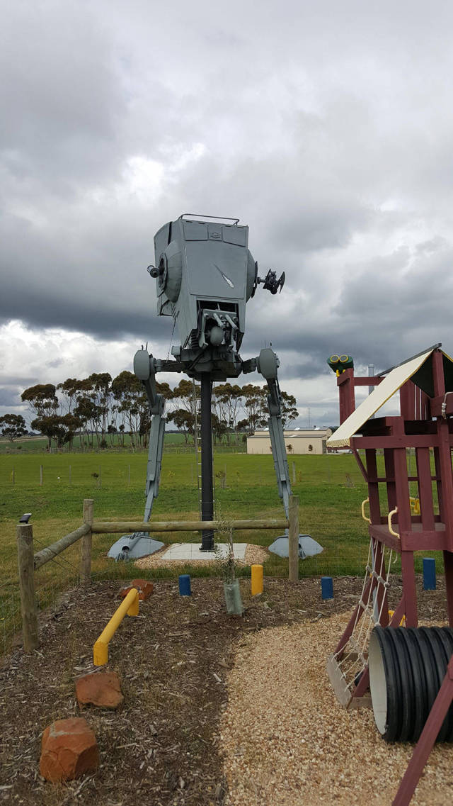 Star Wars Fan Builds His Very Own Life-Sized Imperial AT-ST Walker at Home
