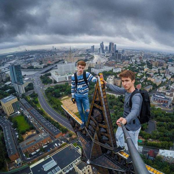 These Extreme Selfies are a Little Insane