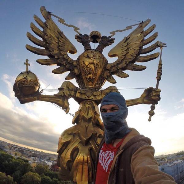 These Extreme Selfies are a Little Insane