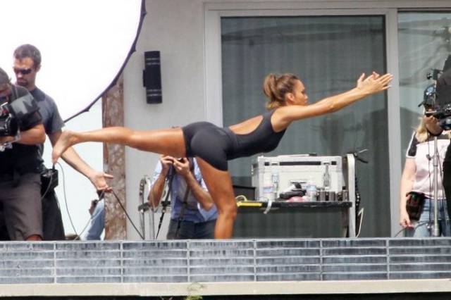 Jessica Alba Looks Strong and Sexy while Stretching