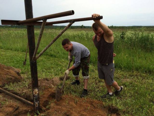 Russian Dudes Construct an Epic Outdoor Gym