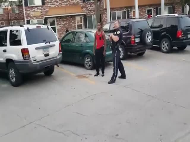 Teen Challenges a Police Officer to a Race on Foot